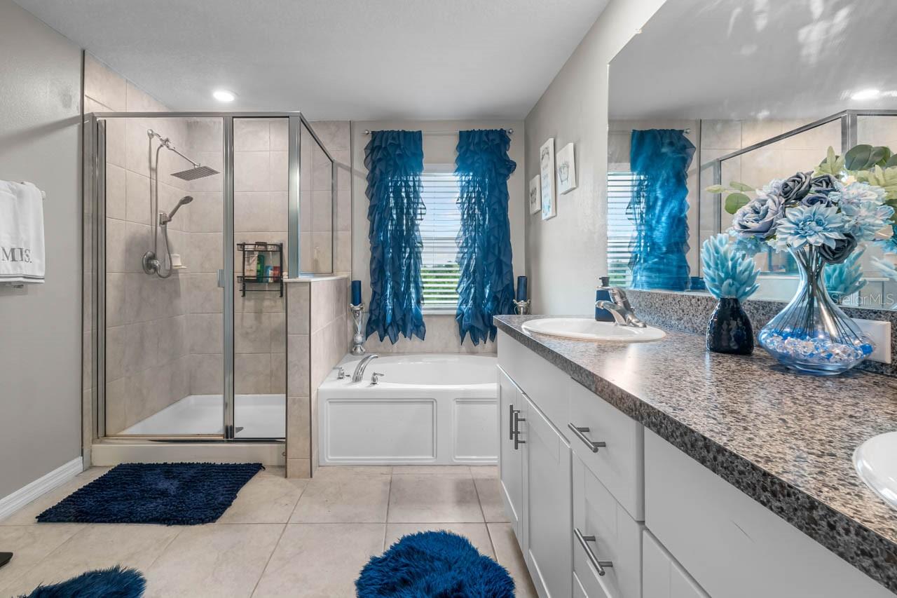 635 ROYAL EMPRESS DR — photo 19