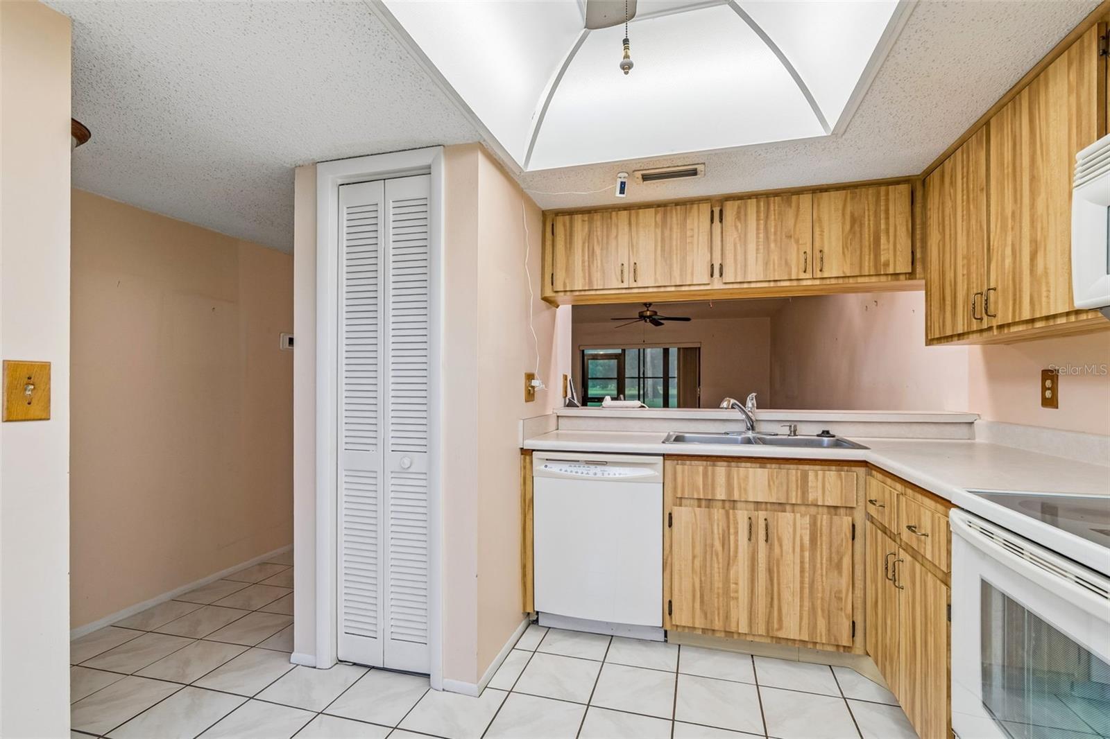 129 NANCY DR — photo 17