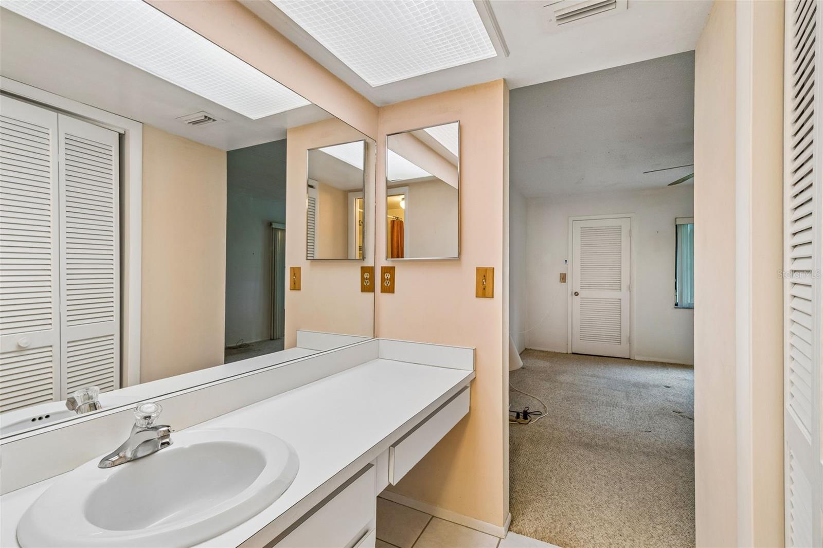129 NANCY DR — photo 24