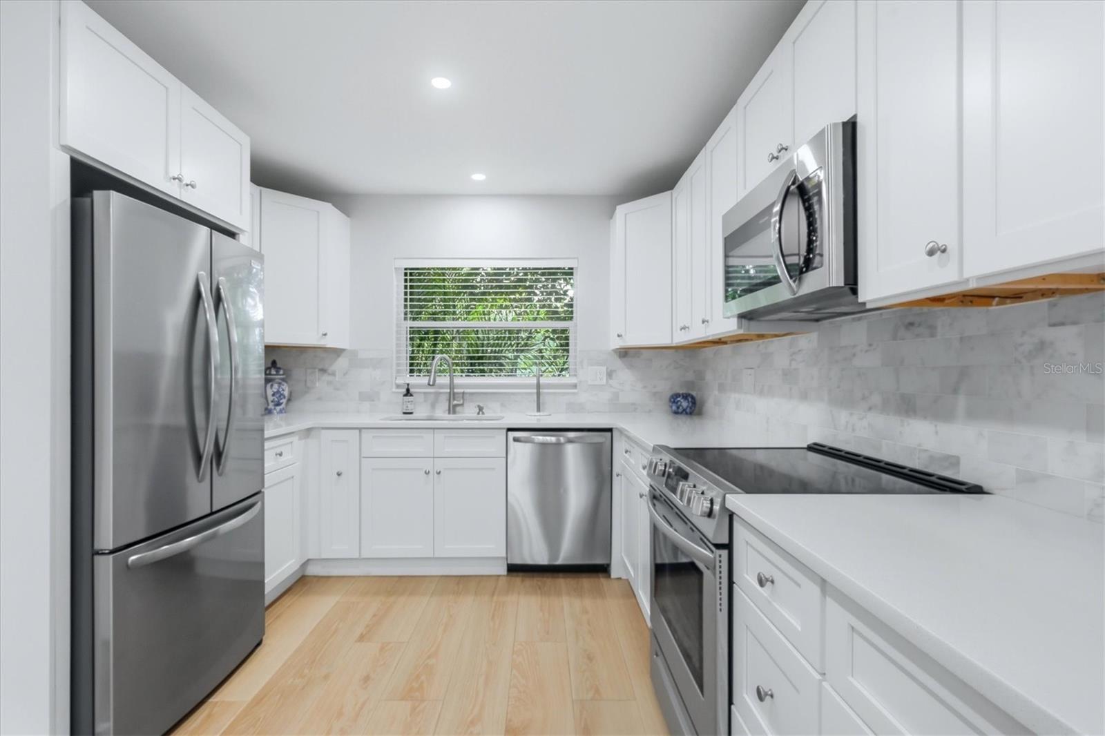 4411 BENEVA RD — photo 10