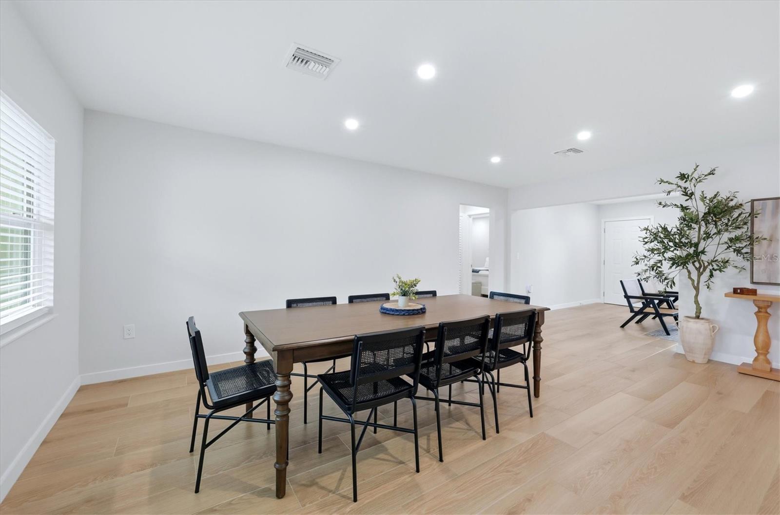 4411 BENEVA RD — photo 3