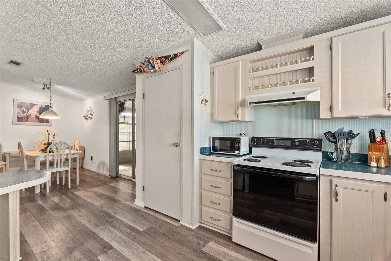 321 BLACKBURN BLVD — photo 12