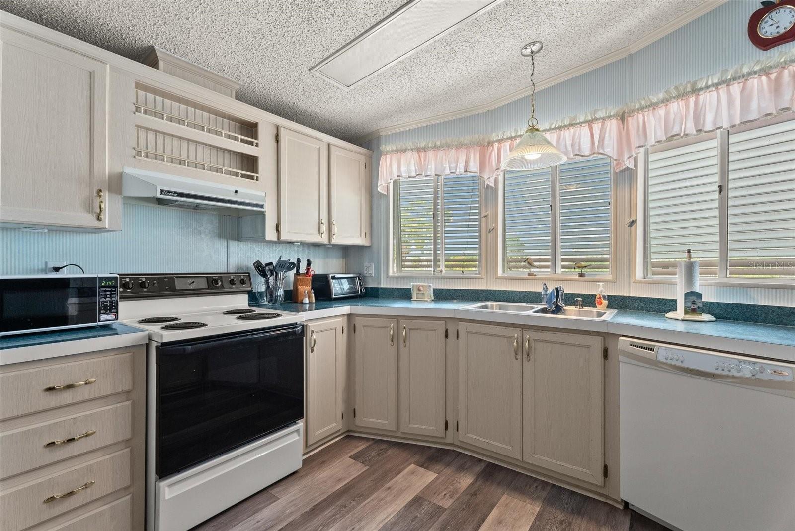 321 BLACKBURN BLVD — photo 11