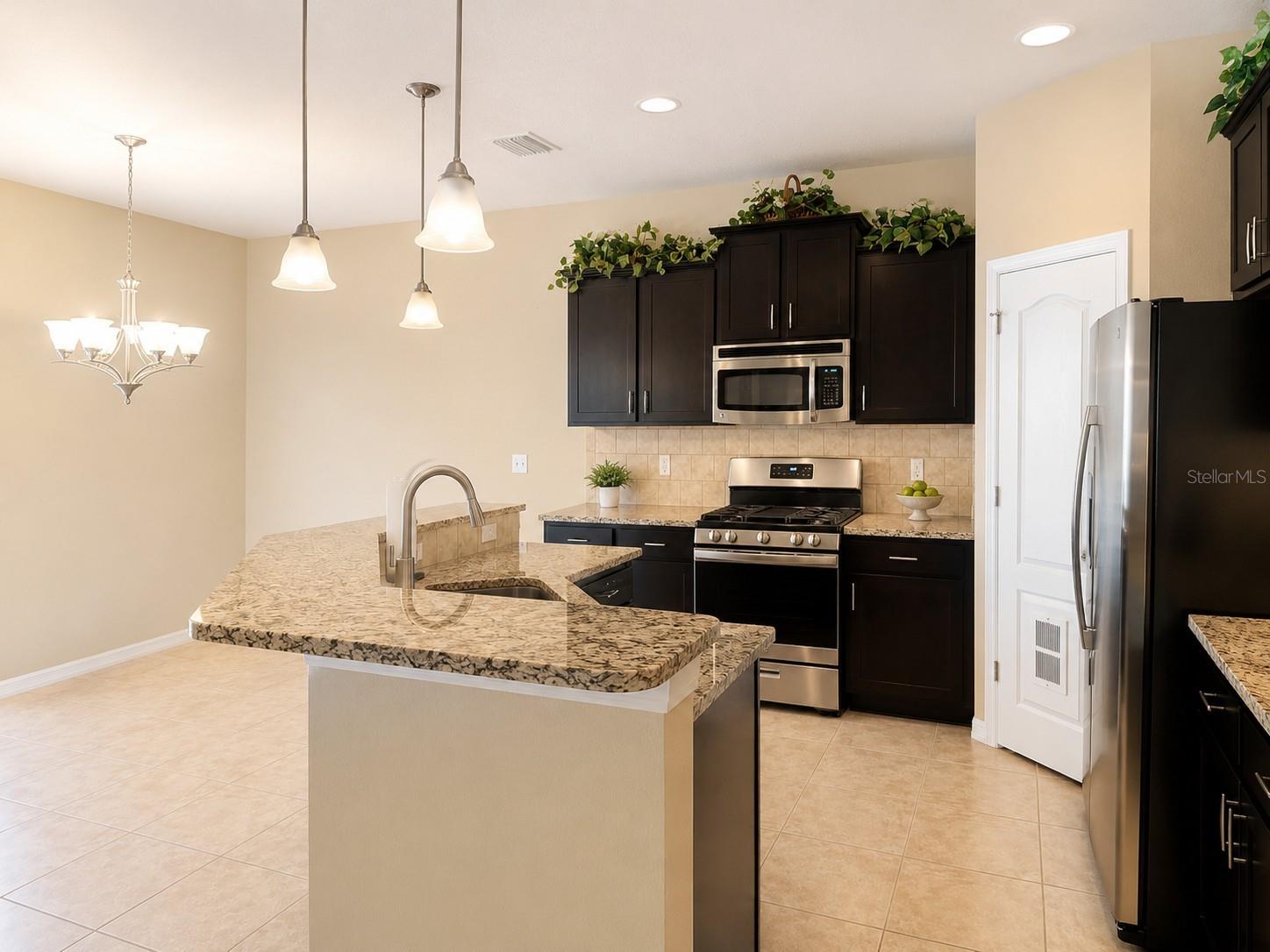 7436 SURREY PINES DR — photo 2