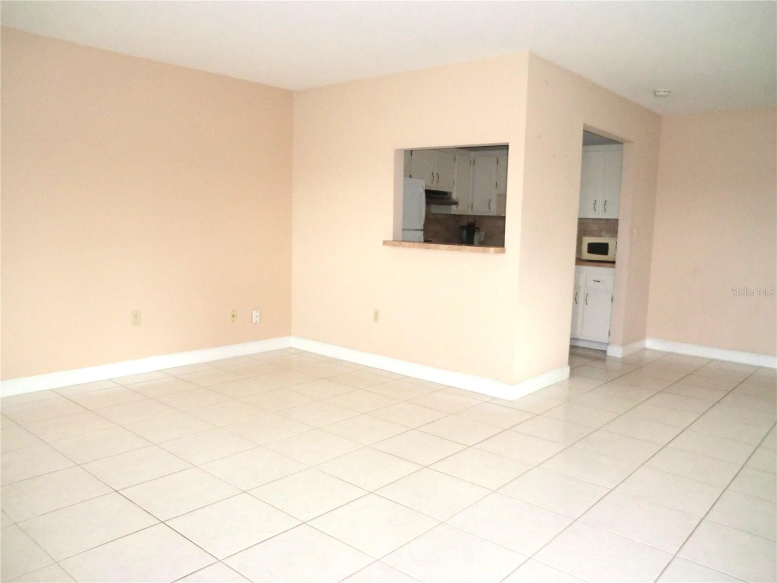 201 KINGS BLVD #15 — photo 2