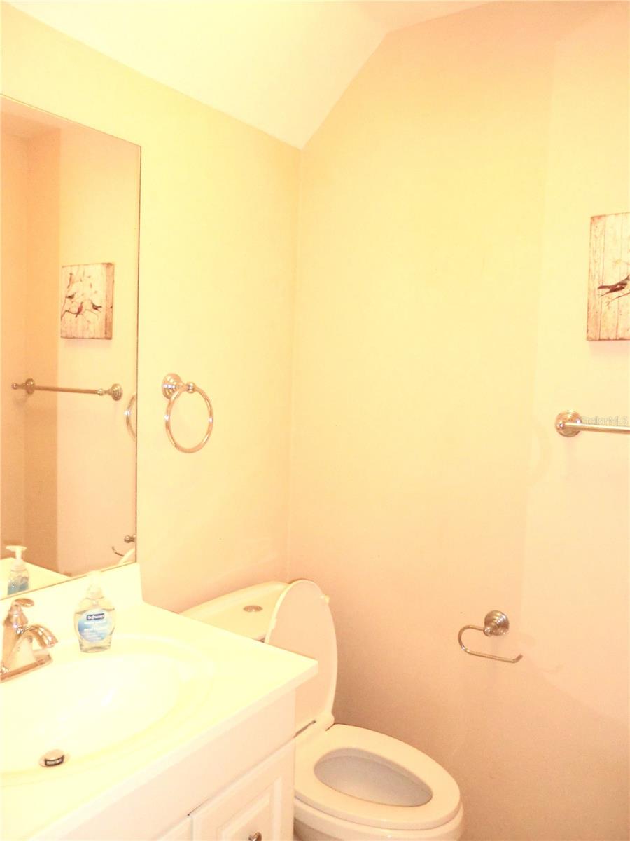 201 KINGS BLVD #15 — photo 8