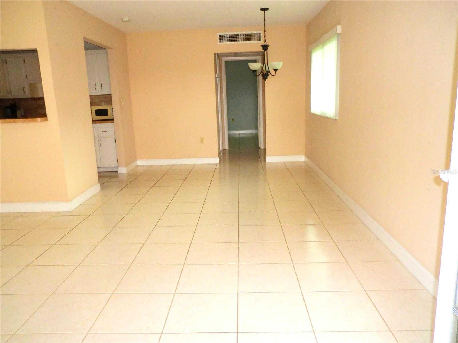 201 KINGS BLVD #15 — photo 3