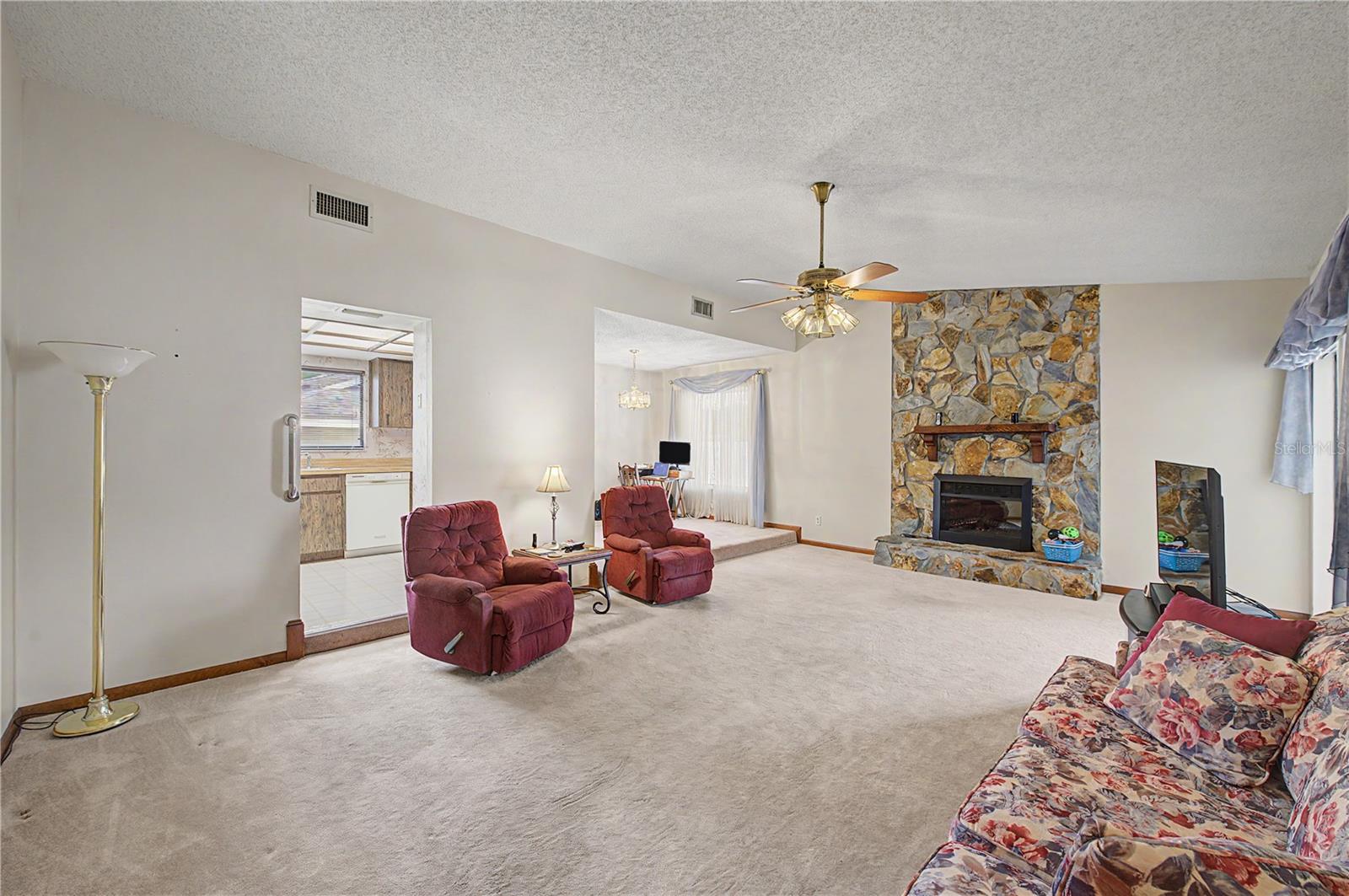 901 TARAWOOD LN — photo 23
