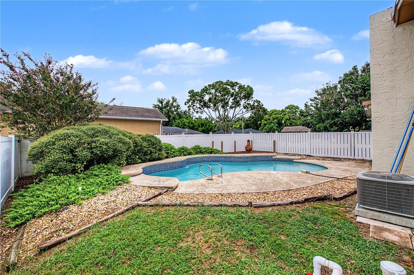 901 TARAWOOD LN — photo 27