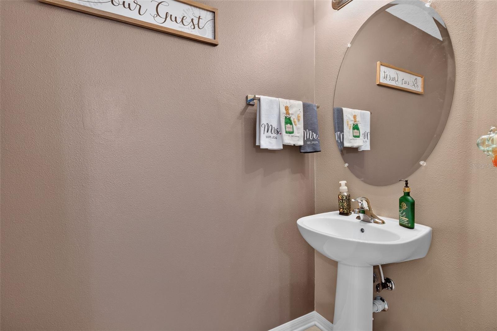 6710 HOLLY HEATH DR — photo 17
