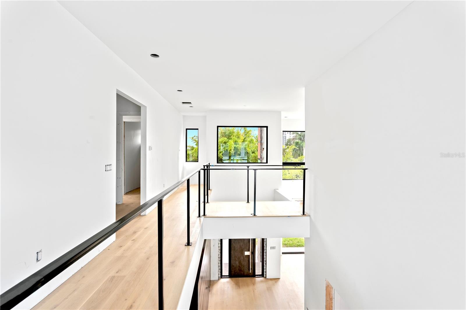 2309 N RIVERSIDE DR — photo 11