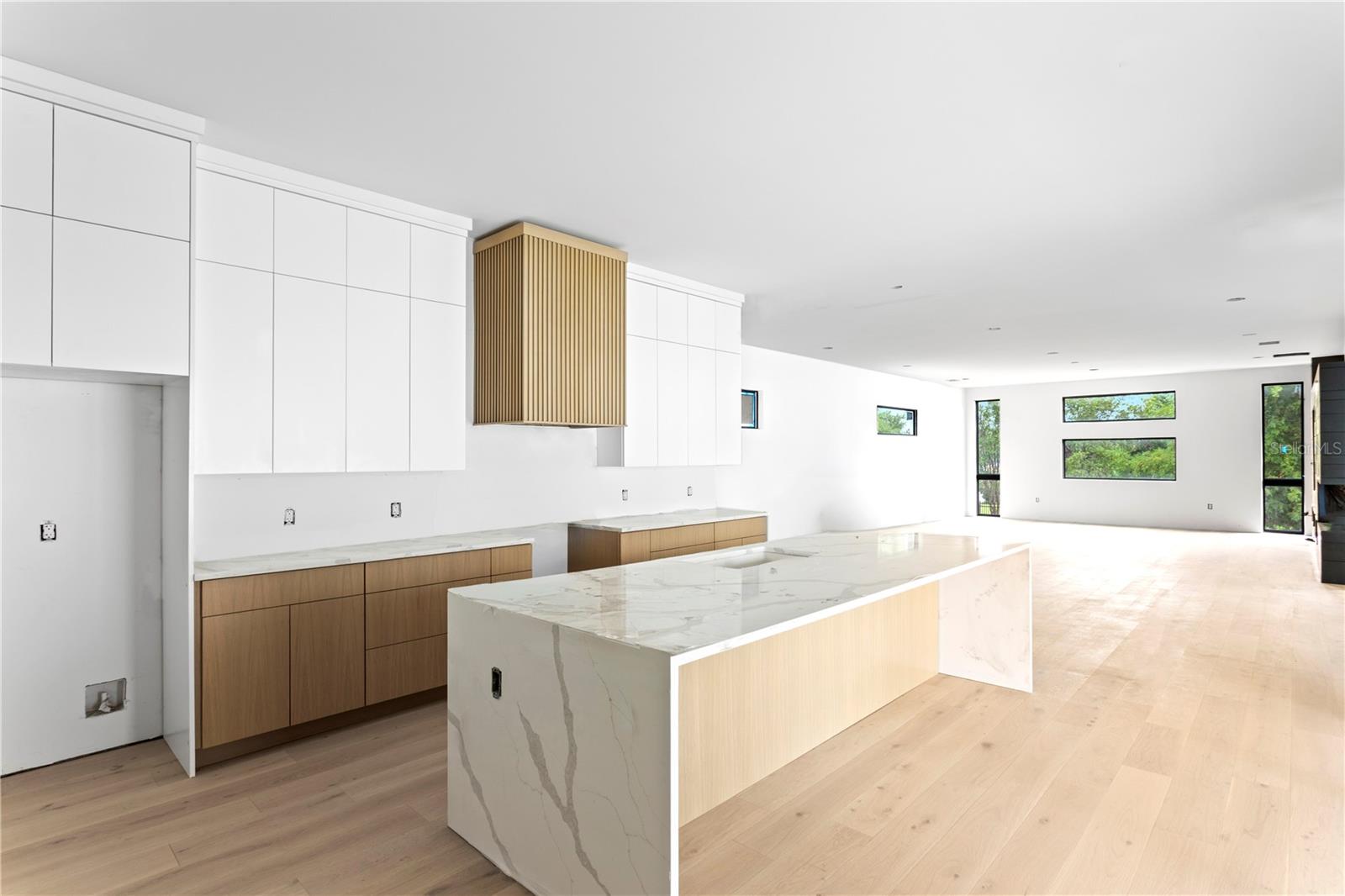 2309 N RIVERSIDE DR — photo 10