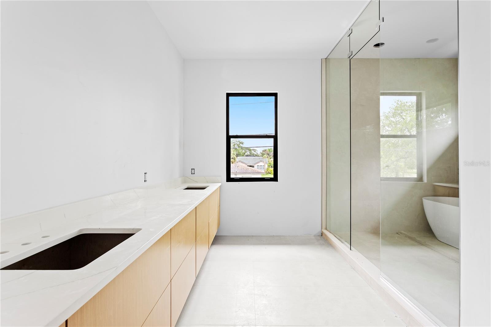 2309 N RIVERSIDE DR — photo 14