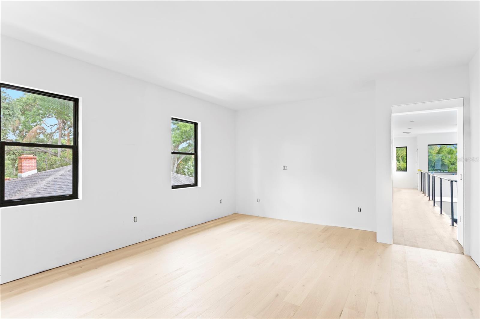 2309 N RIVERSIDE DR — photo 12