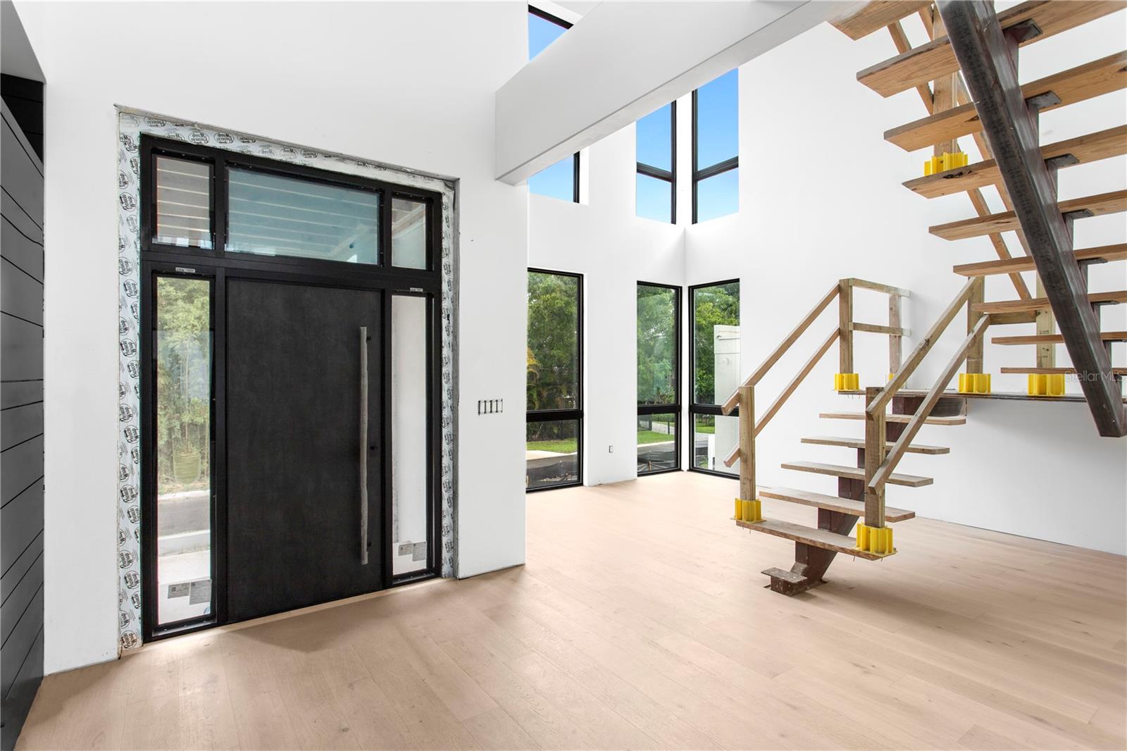 2309 N RIVERSIDE DR — photo 3