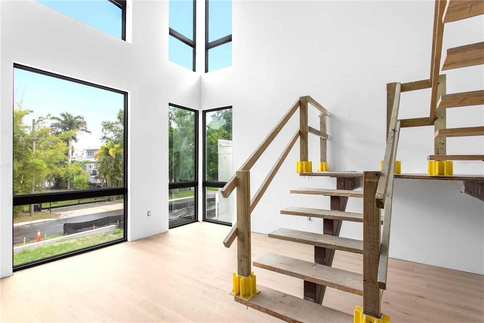 2309 N RIVERSIDE DR — photo 4