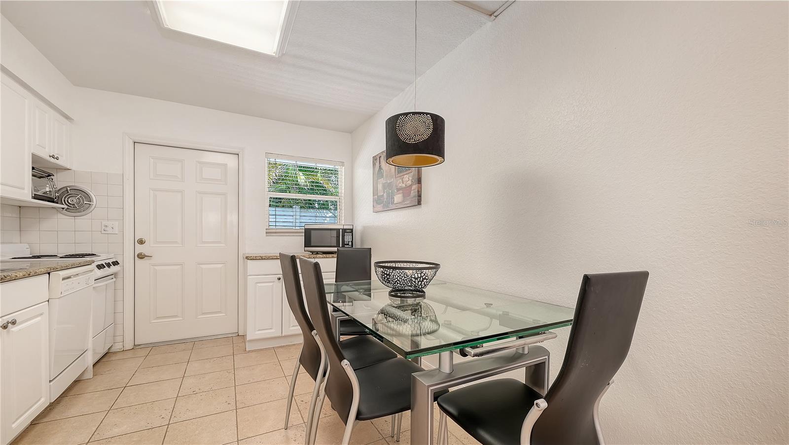 1749 HILLVIEW ST #1 — photo 7