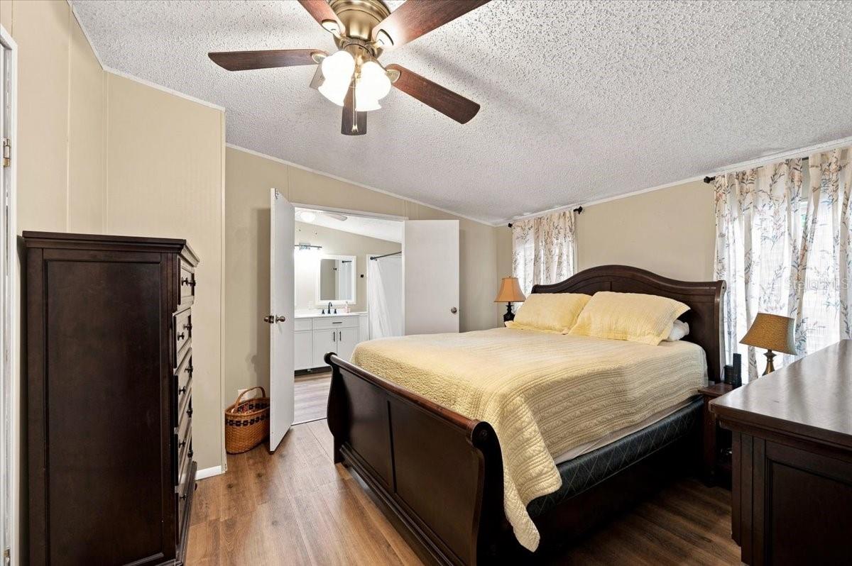 4905 KYLE LEE LN — photo 18