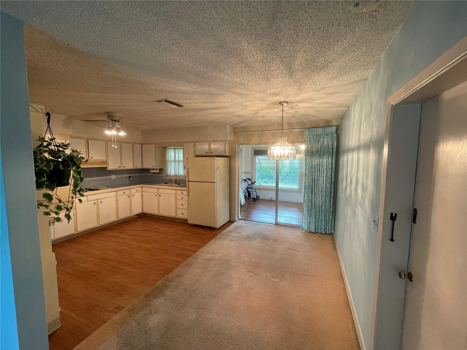 635 DEVILLE DR E — photo 6