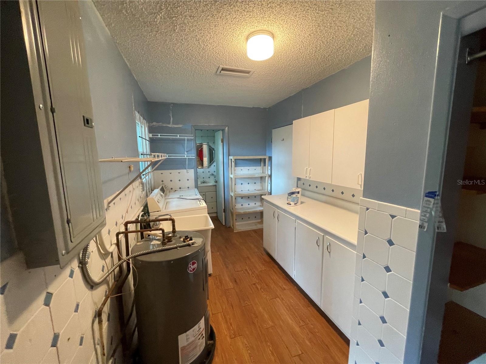 635 DEVILLE DR E — photo 8