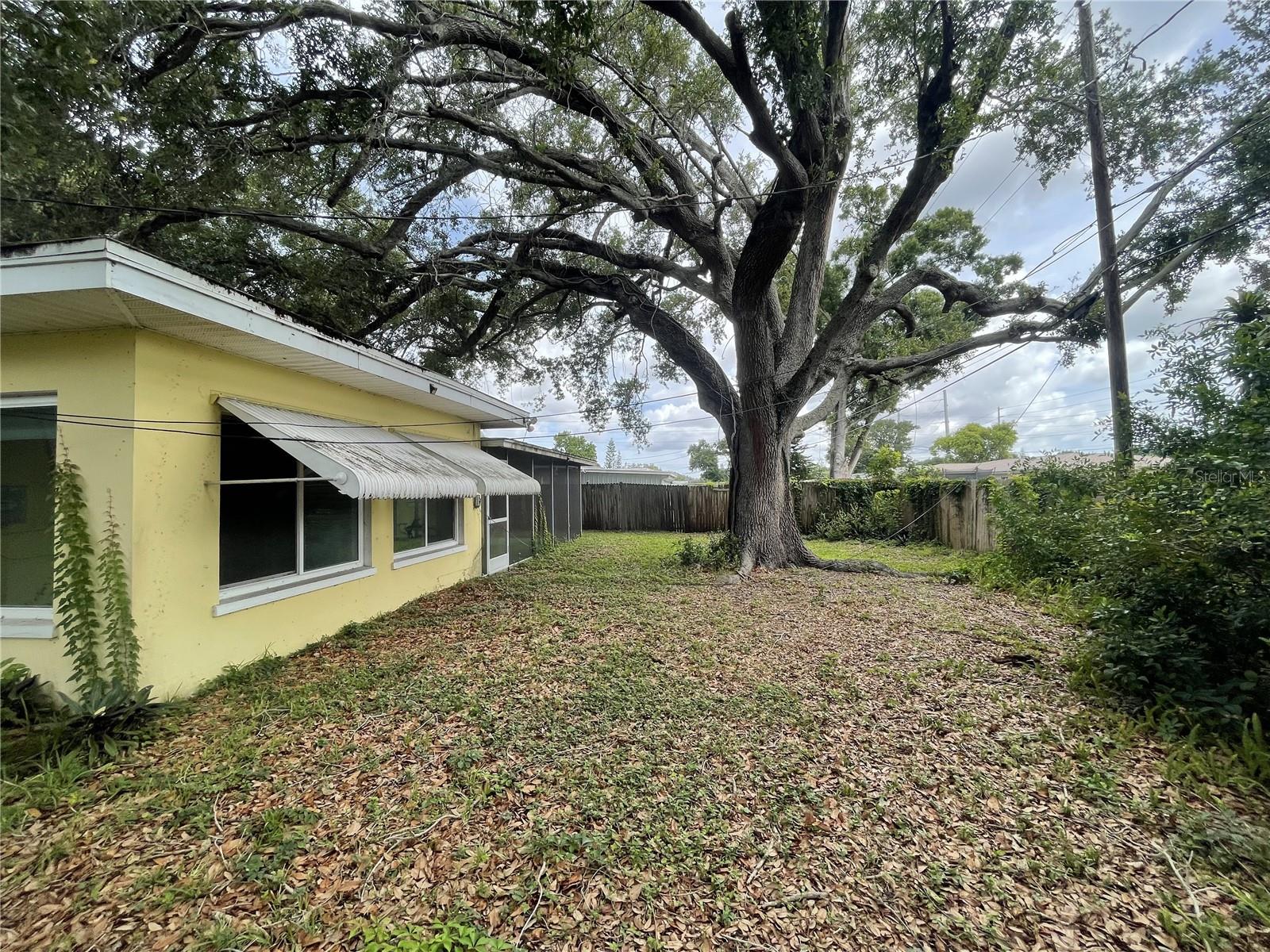 635 DEVILLE DR E — photo 4