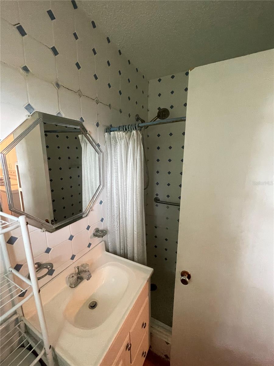 635 DEVILLE DR E — photo 13
