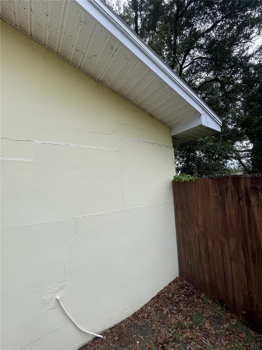 635 DEVILLE DR E — photo 14