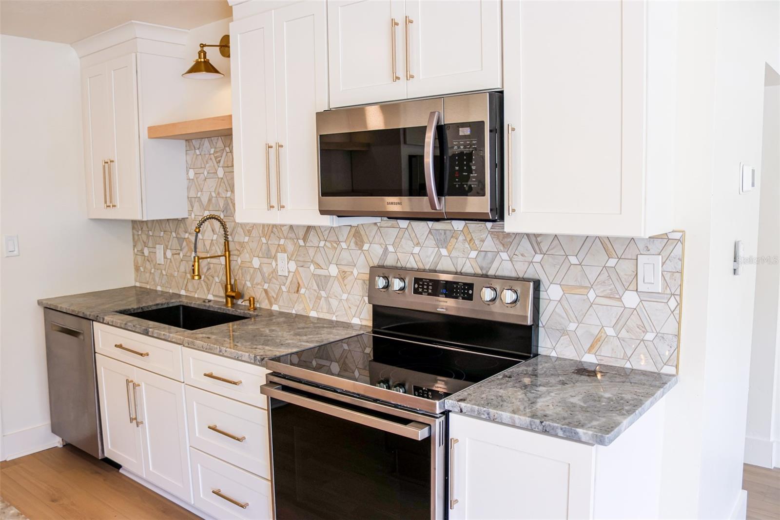 4211 W BAY VIEW AVE — photo 4
