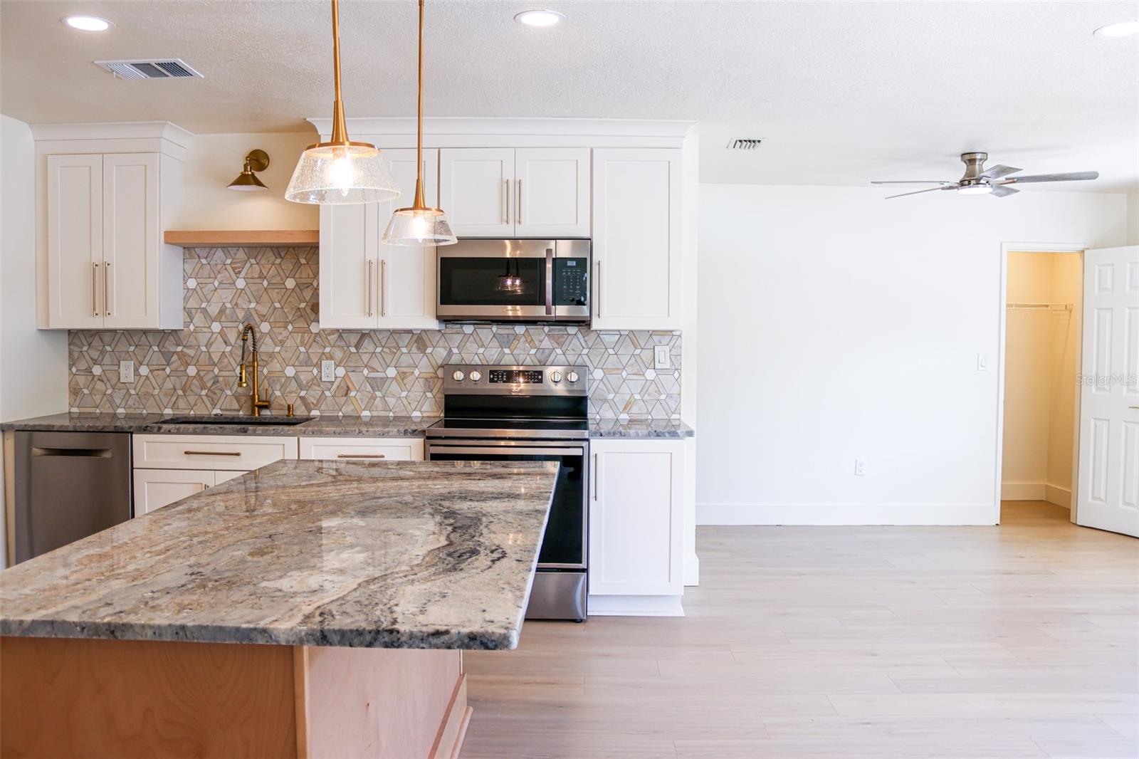 4211 W BAY VIEW AVE — photo 10