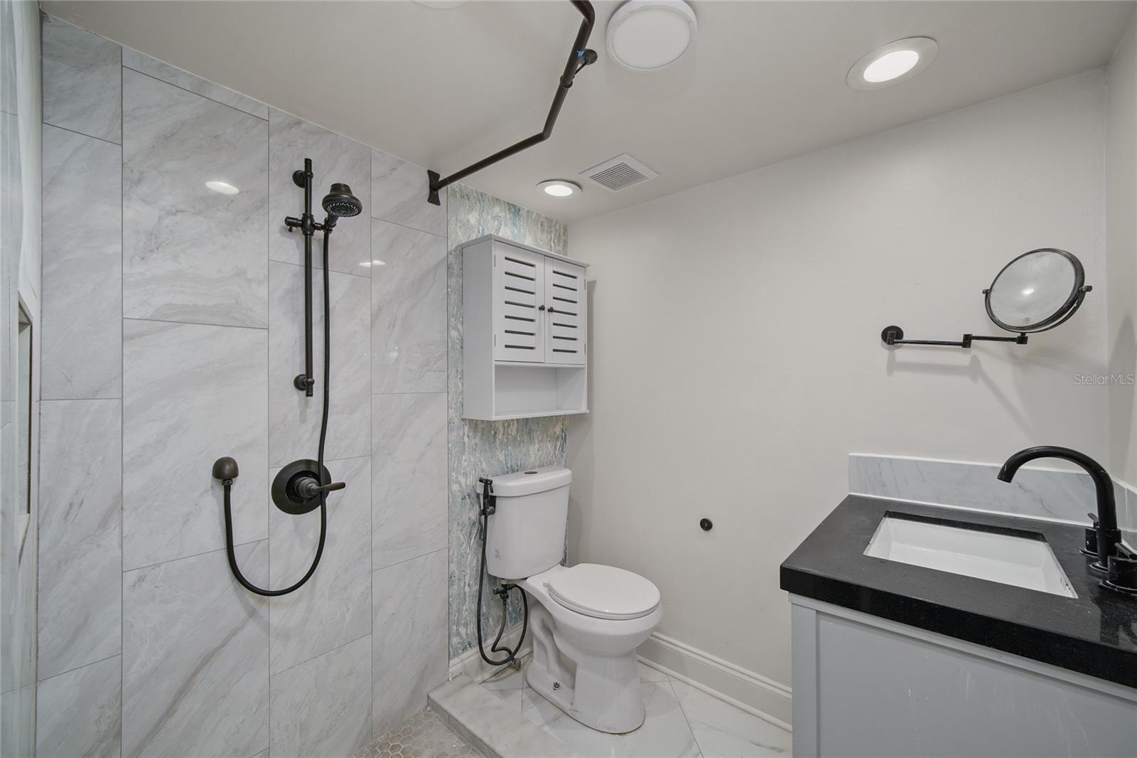4615 N HESPERIDES ST — photo 3