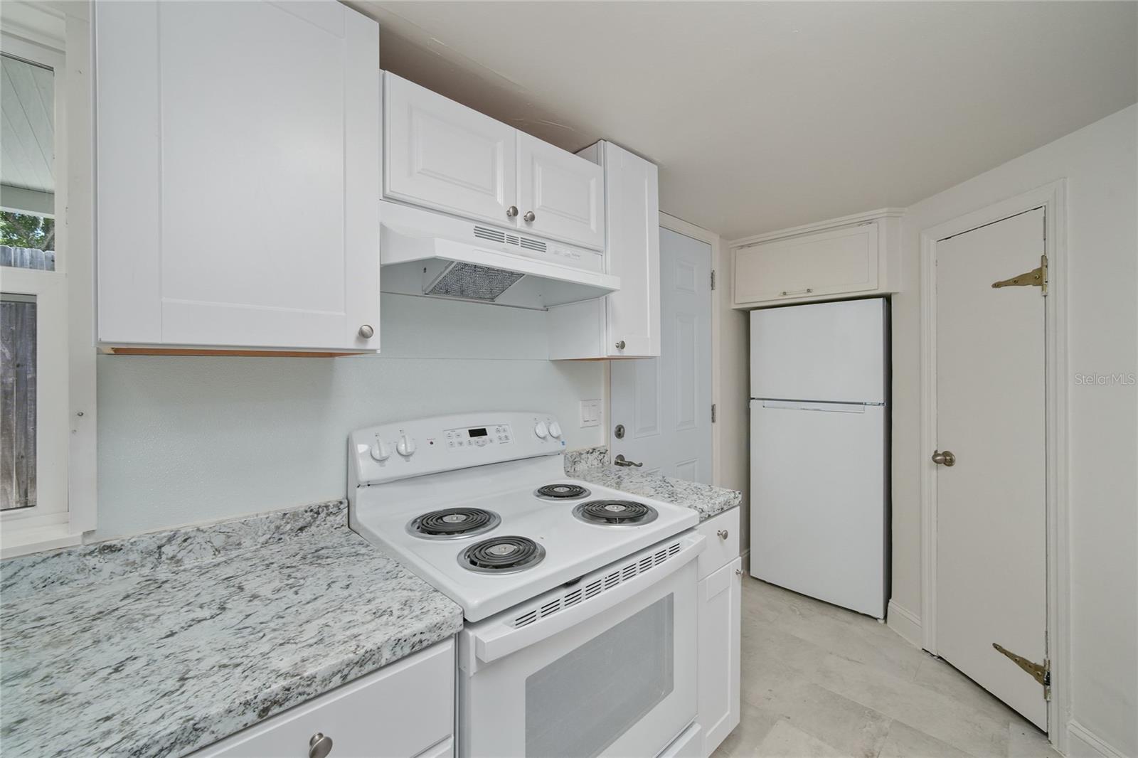 4615 N HESPERIDES ST — photo 8