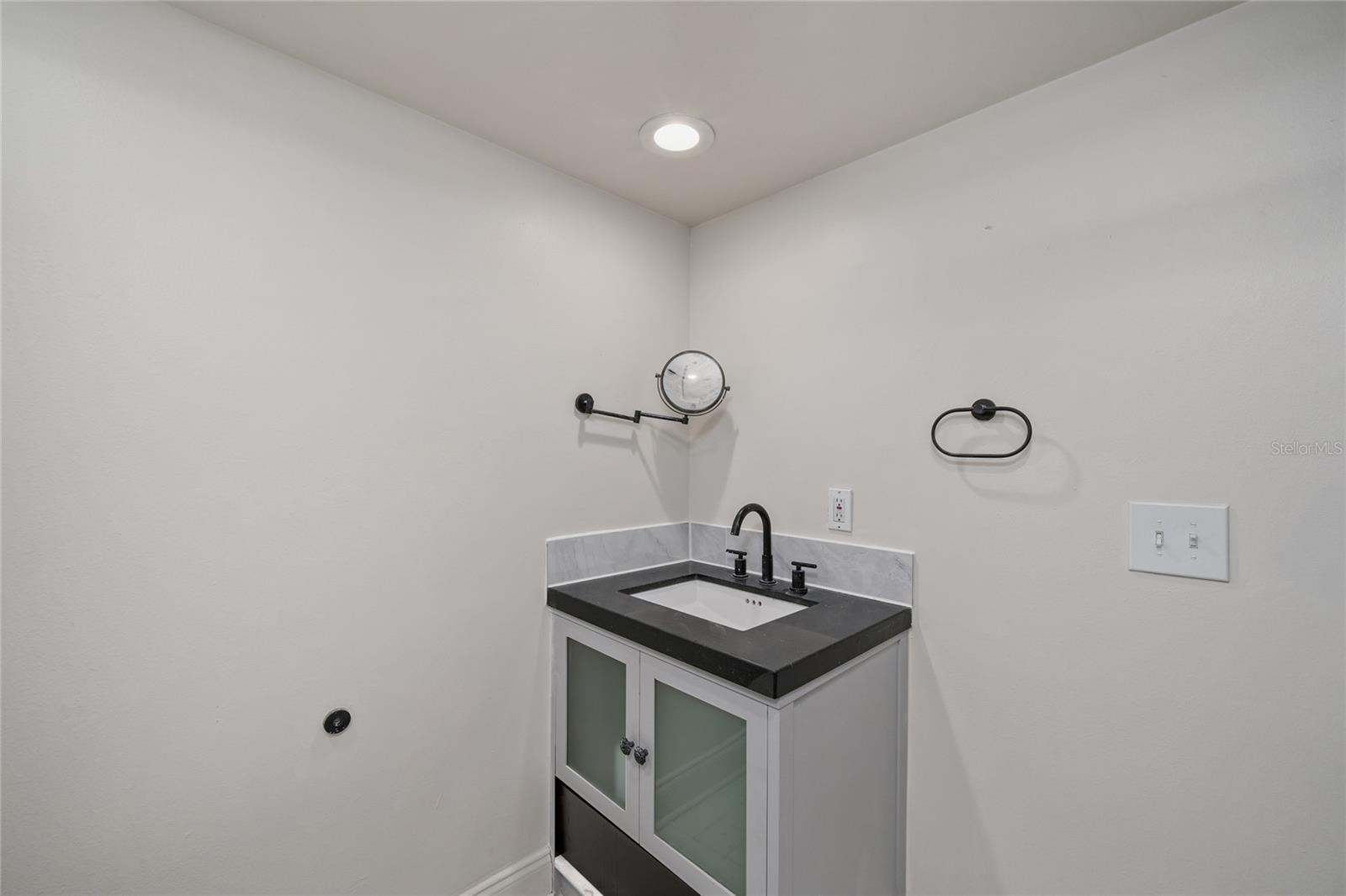 4615 N HESPERIDES ST — photo 7