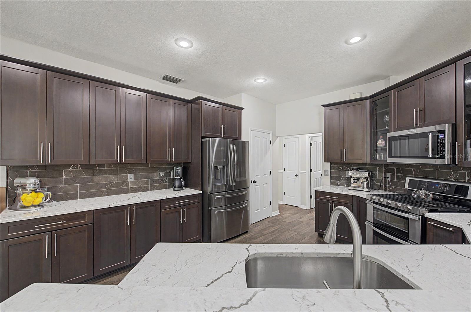 9402 HUNTERS POND DR — photo 10