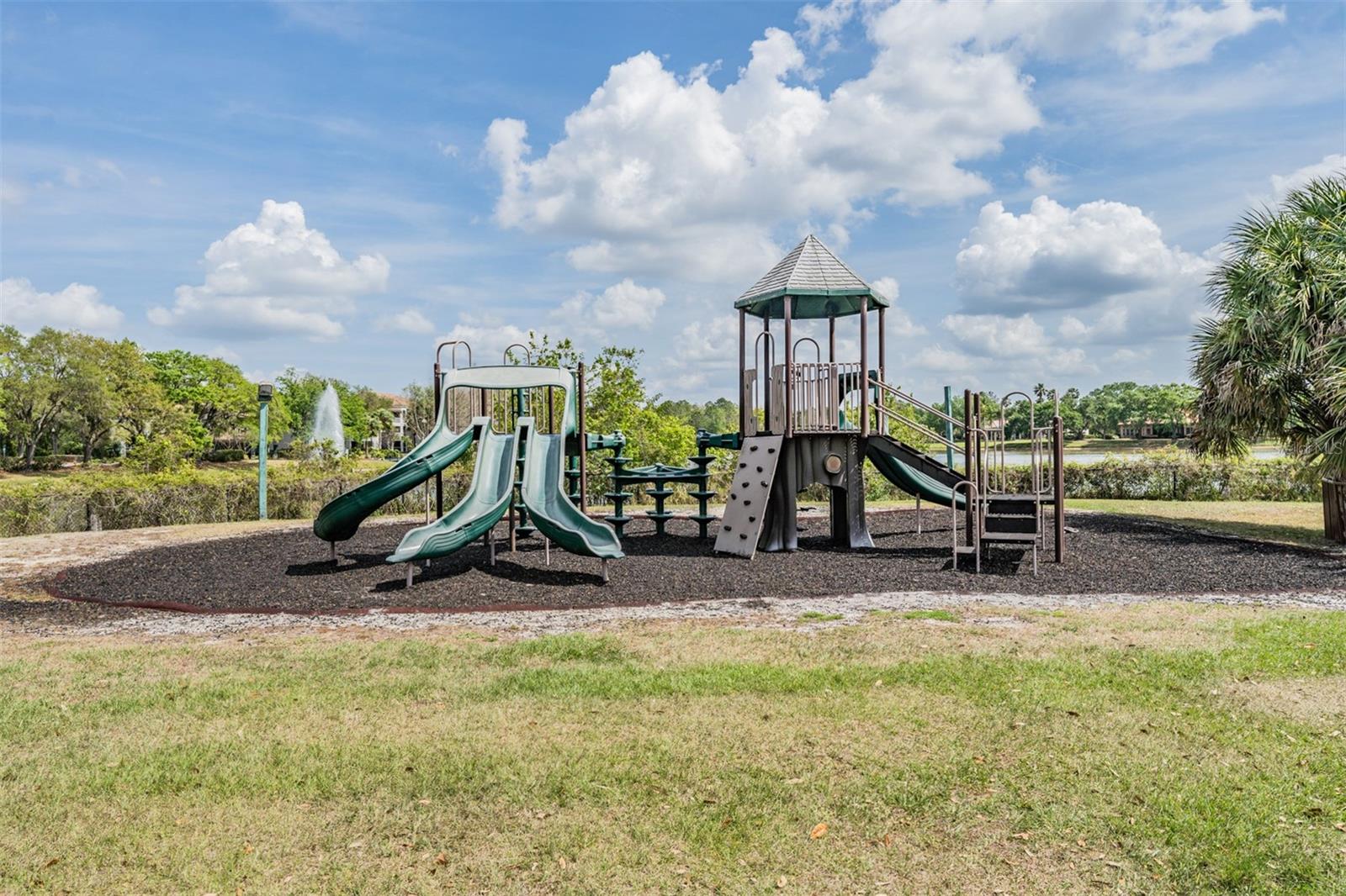 9402 HUNTERS POND DR — photo 38