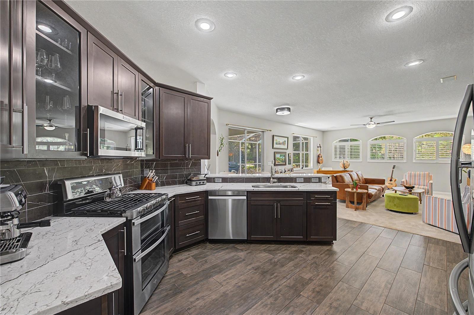 9402 HUNTERS POND DR — photo 8