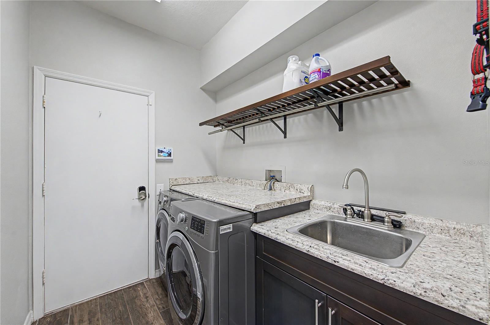 9402 HUNTERS POND DR — photo 27