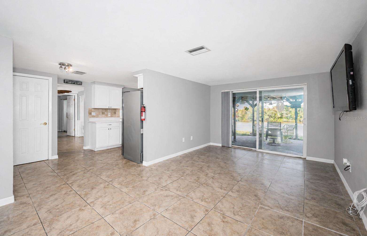 3627 GRAYTON DR — photo 13
