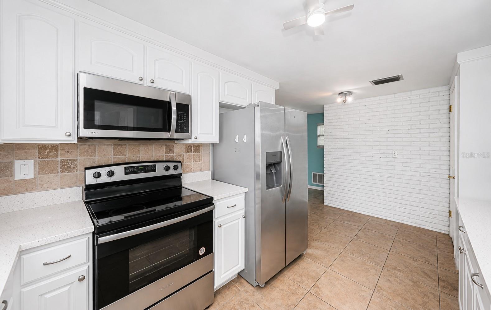 3627 GRAYTON DR — photo 24
