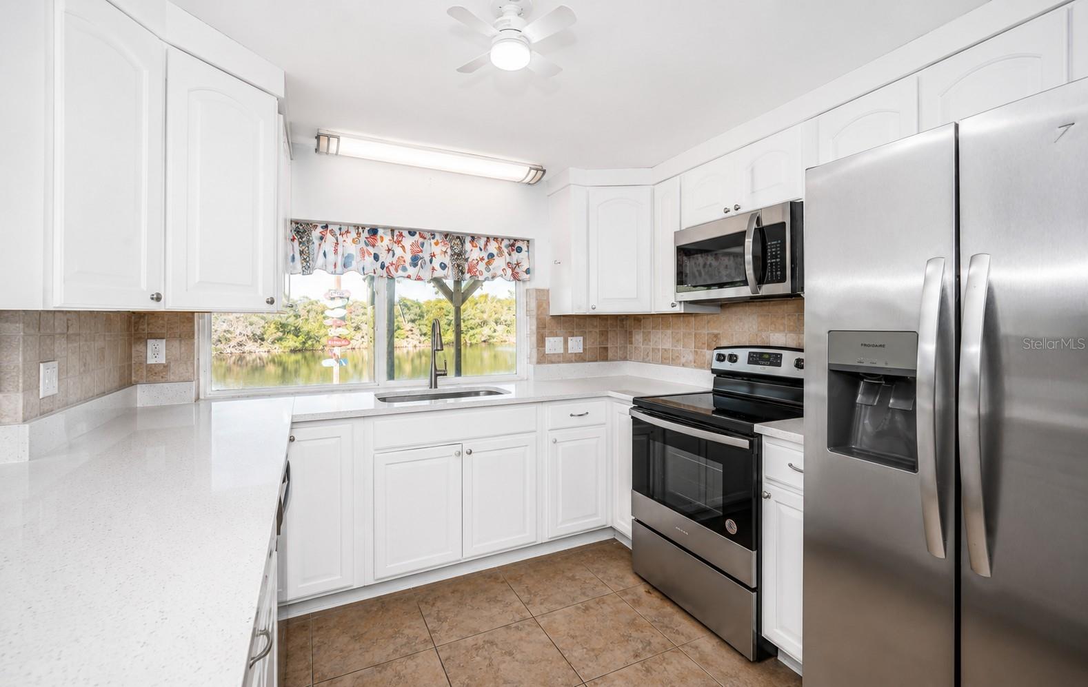 3627 GRAYTON DR — photo 21