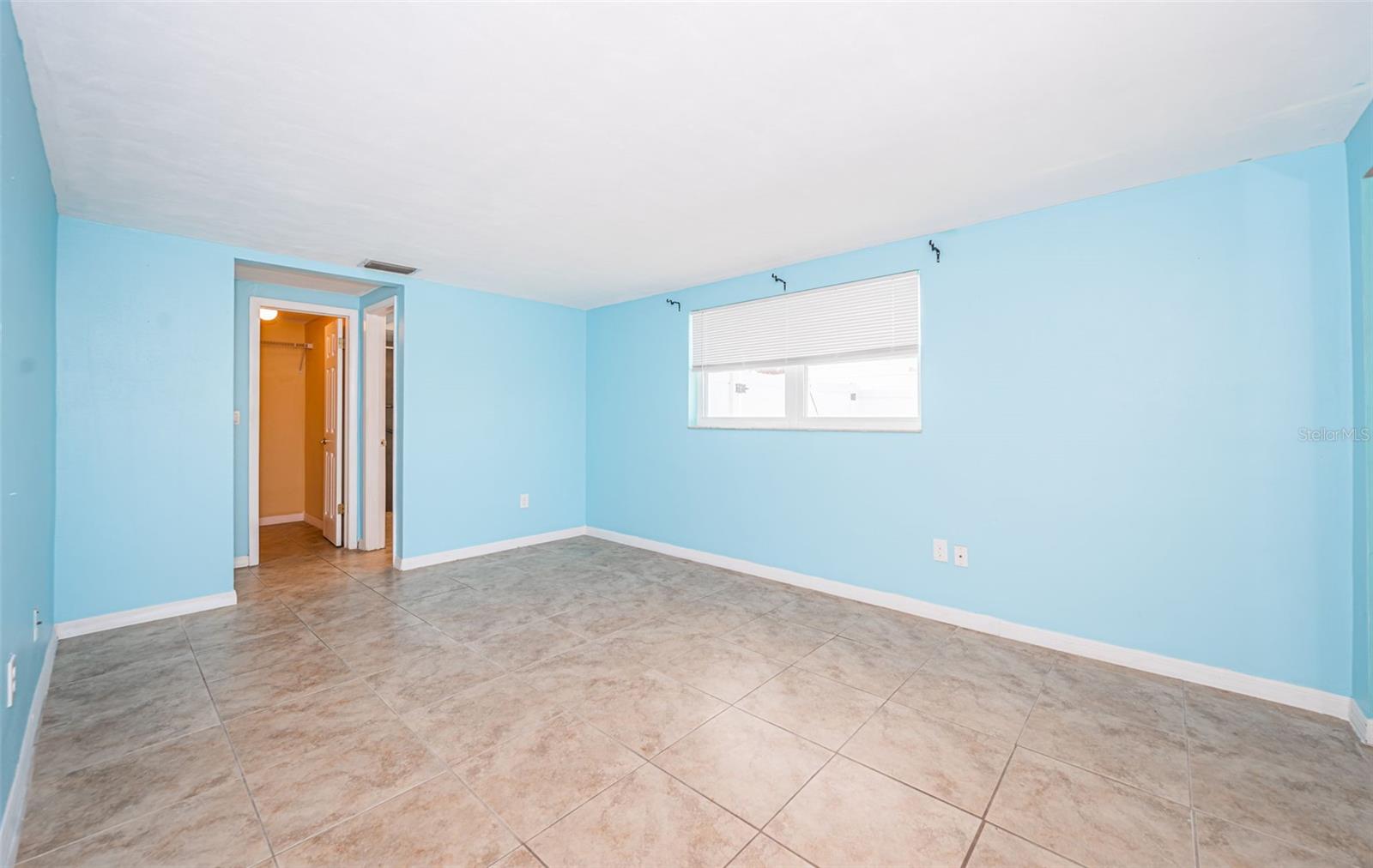 3627 GRAYTON DR — photo 25