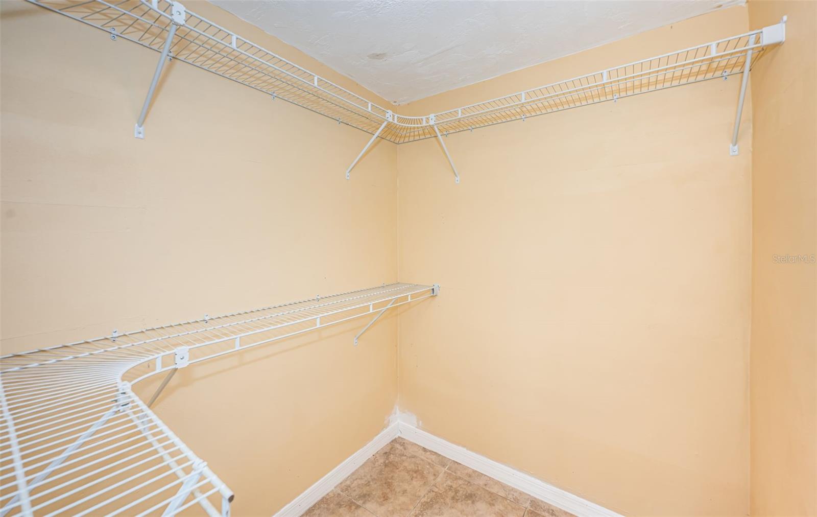 3627 GRAYTON DR — photo 29