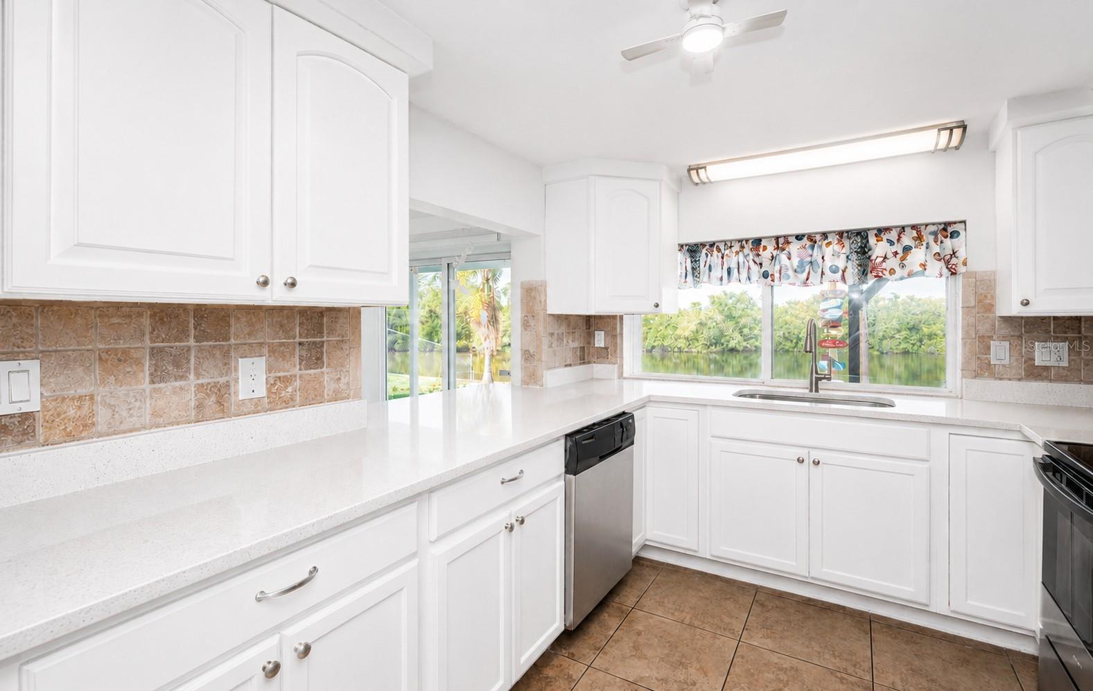 3627 GRAYTON DR — photo 23