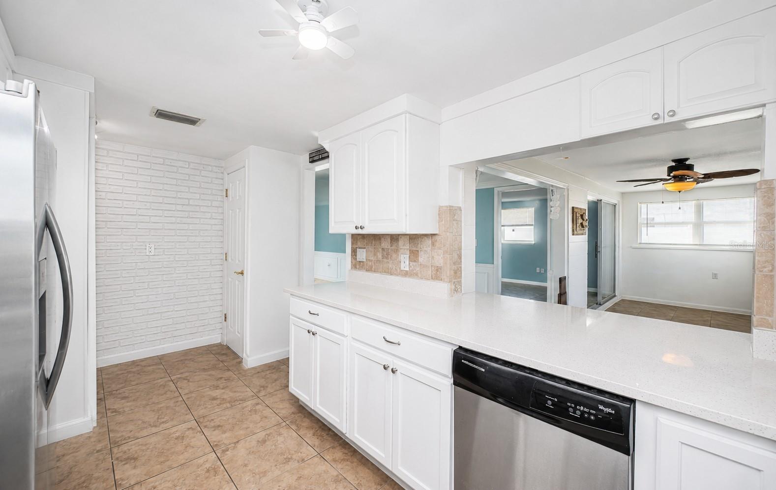 3627 GRAYTON DR — photo 22