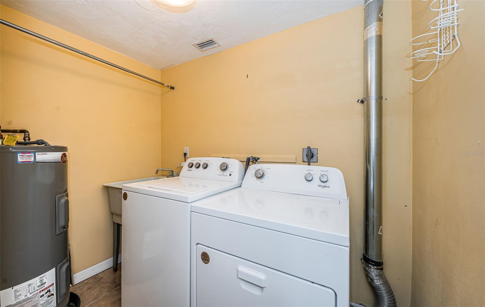 3627 GRAYTON DR — photo 34