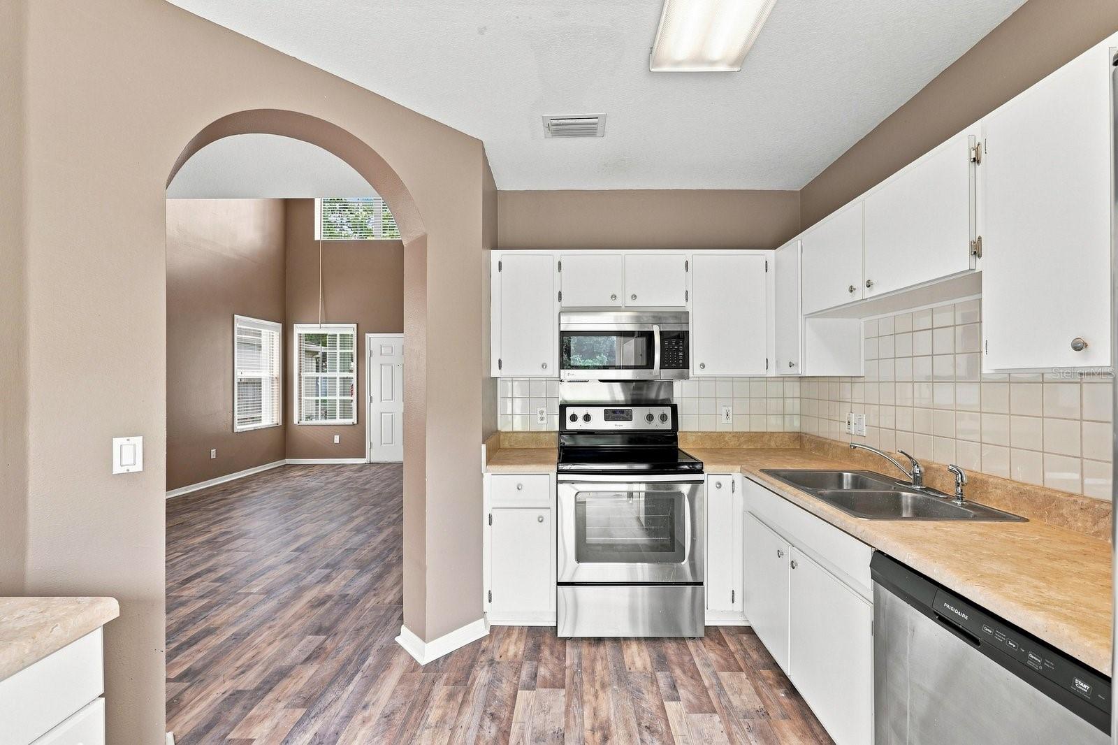 1717 MOSAIC FOREST DR — photo 12