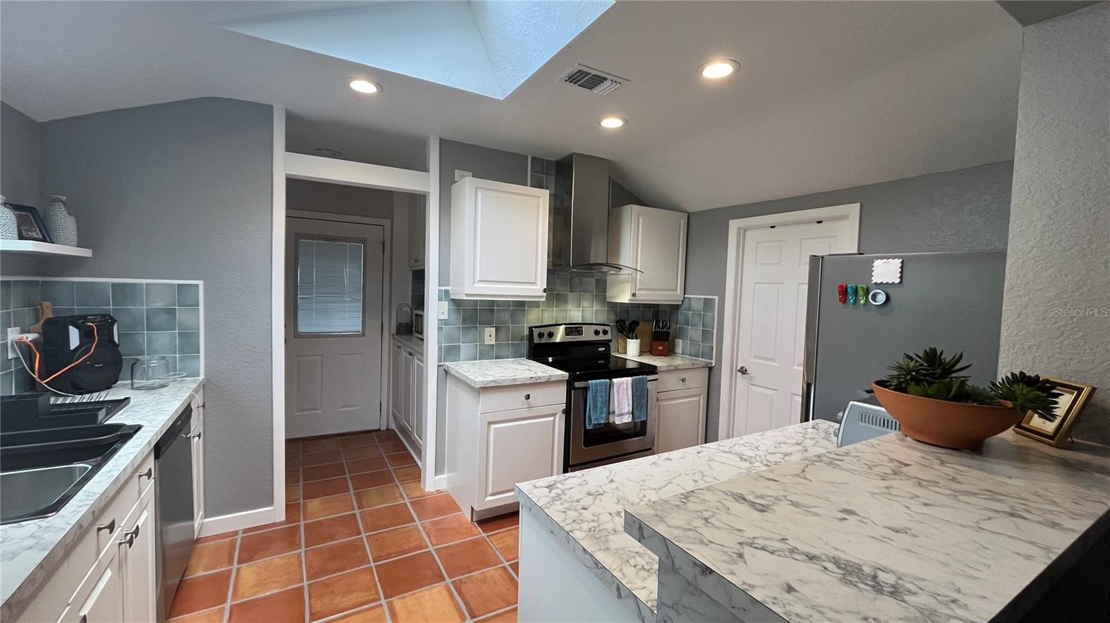 2301 W IDLEWILD AVE — photo 16