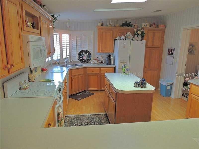 37535 NEW HORIZONS BLVD — photo 4