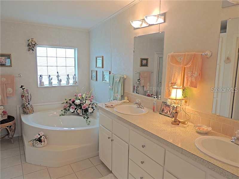 37535 NEW HORIZONS BLVD — photo 14