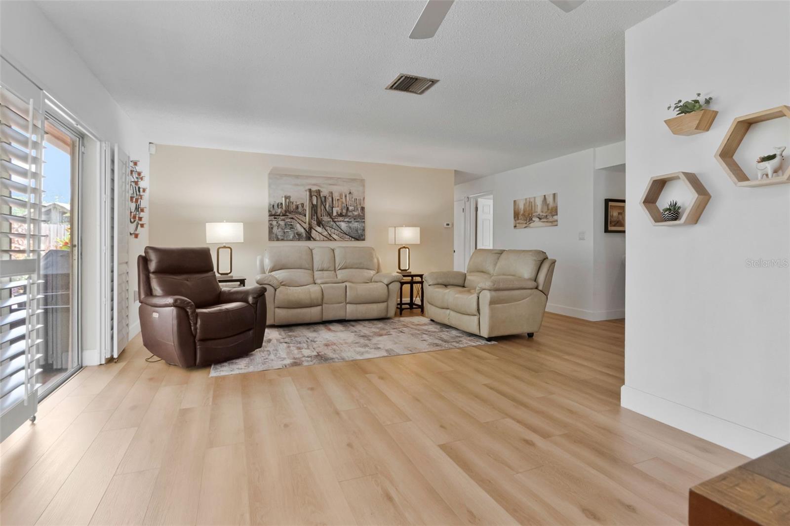 1150 BROOK DR W — photo 9