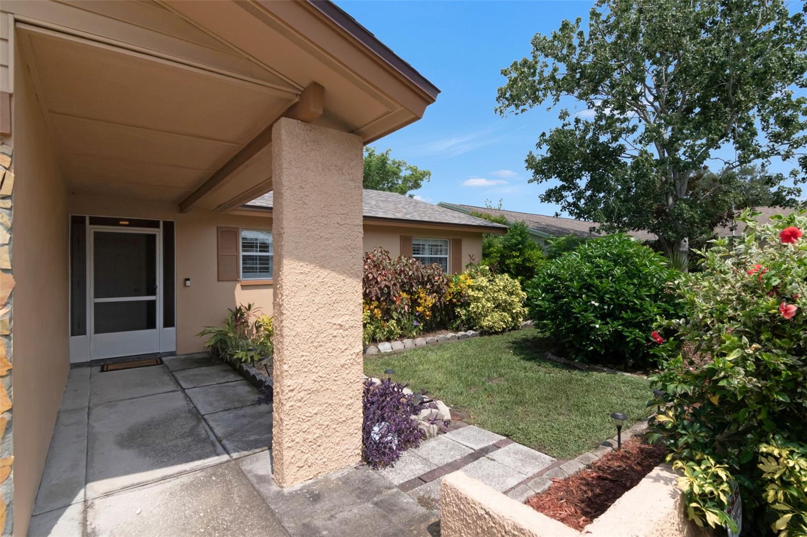 1150 BROOK DR W — photo 2